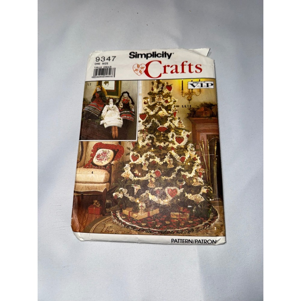 Simplicity 9347 Vintage 1989 Christmas Crafts Pattern Tree Skirt Dolls Pillows